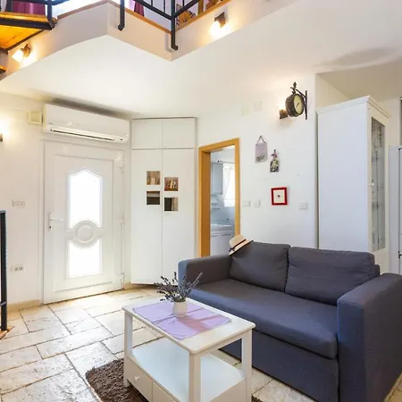 Lilo Lavender شقة *